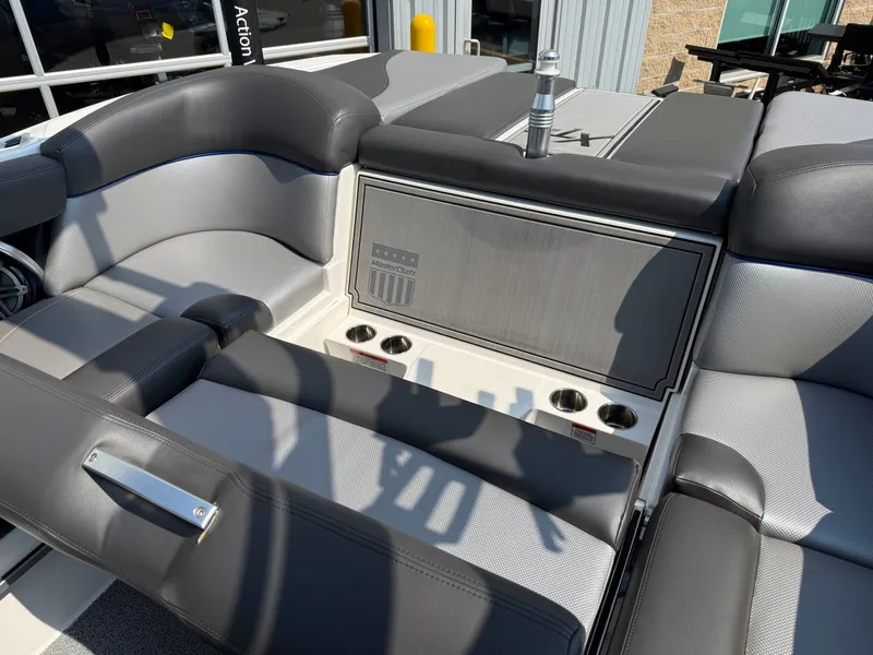 Slide: The Image of MasterCraft XT23 2017 - 19