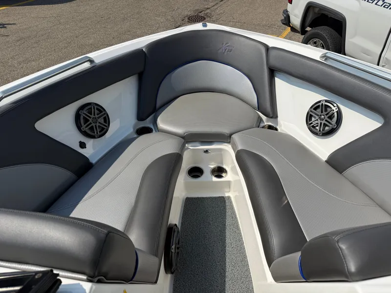 Slide: The Image of MasterCraft XT23 2017 - 21