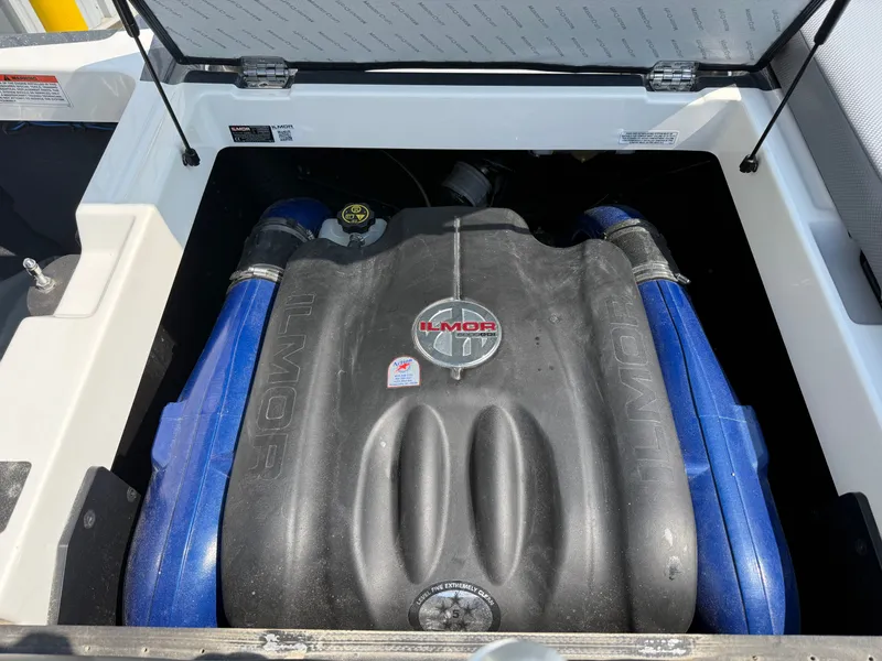 Slide: The Image of MasterCraft XT23 2017 - 22