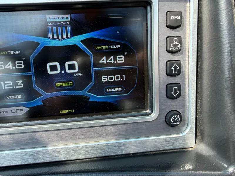 Slide: The Image of MasterCraft XT23 2017 - 24