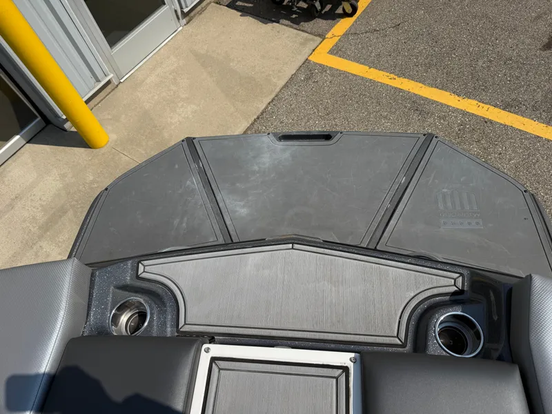 Slide: The Image of MasterCraft XT23 2017 - 25