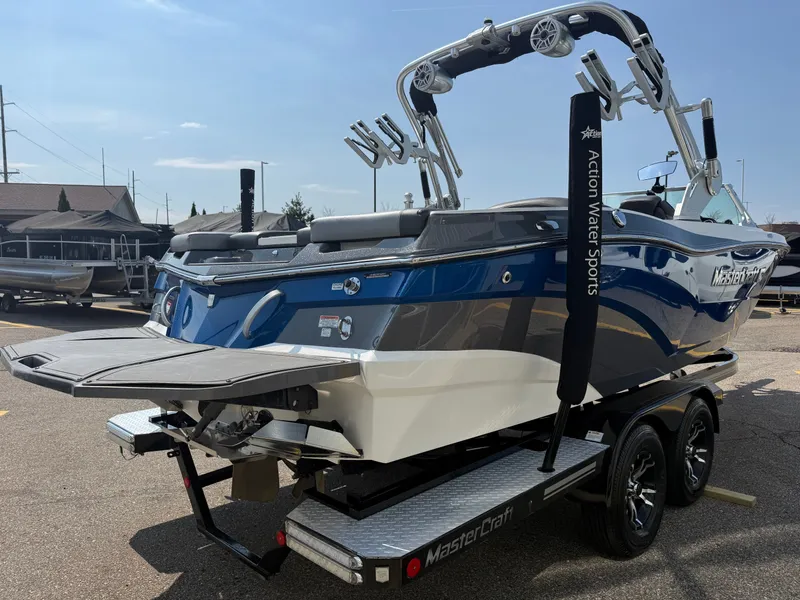 Slide: The Image of MasterCraft XT23 2017 - 4