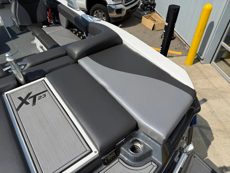 Slide: The Image of MasterCraft XT23 2017 - 6