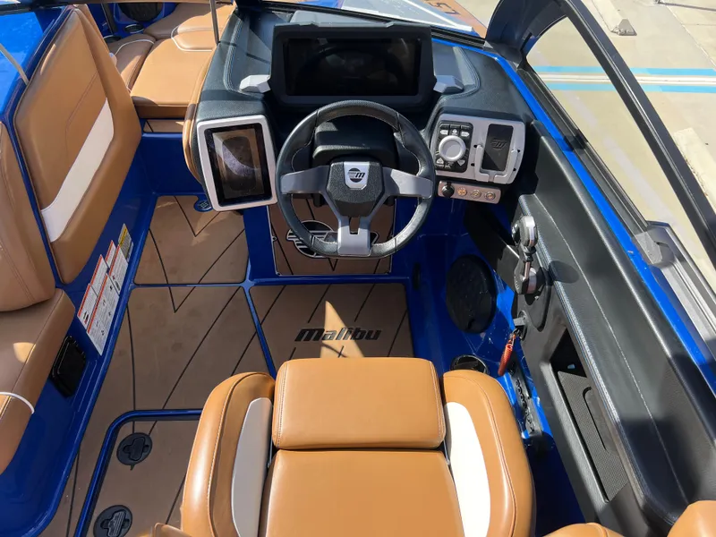 Slide: The Image of Malibu Wakesetter 23 LSV 2022 - 10