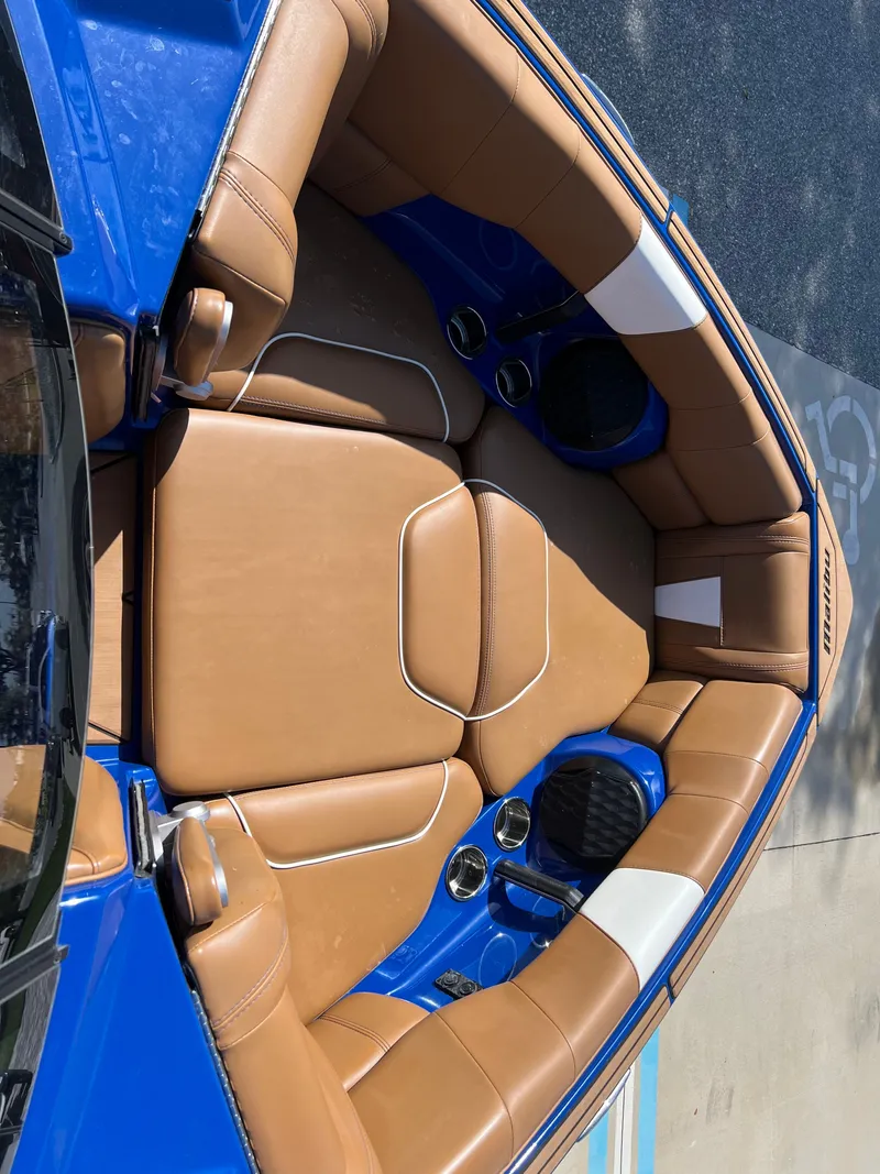 Slide: The Image of Malibu Wakesetter 23 LSV 2022 - 16