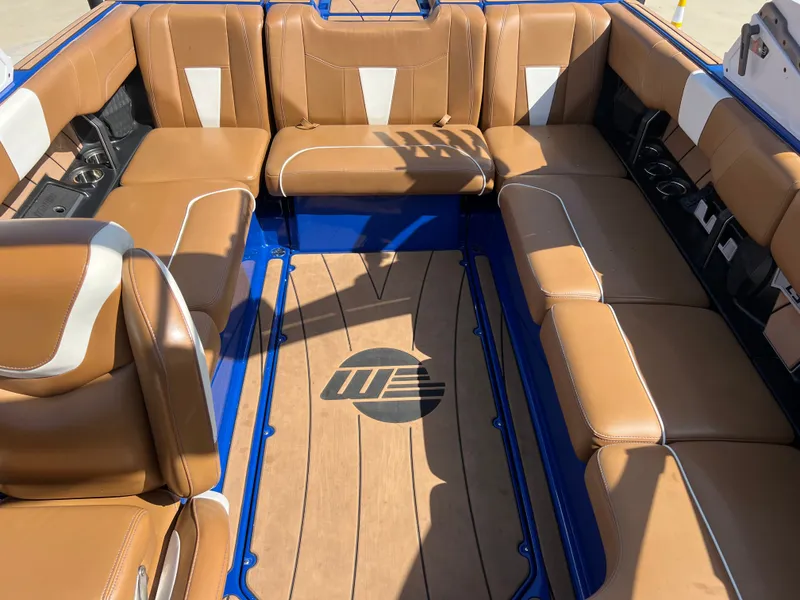 Slide: The Image of Malibu Wakesetter 23 LSV 2022 - 17