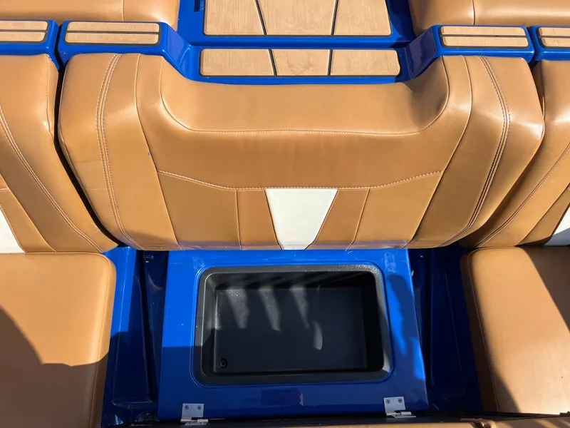 Slide: The Image of Malibu Wakesetter 23 LSV 2022 - 19