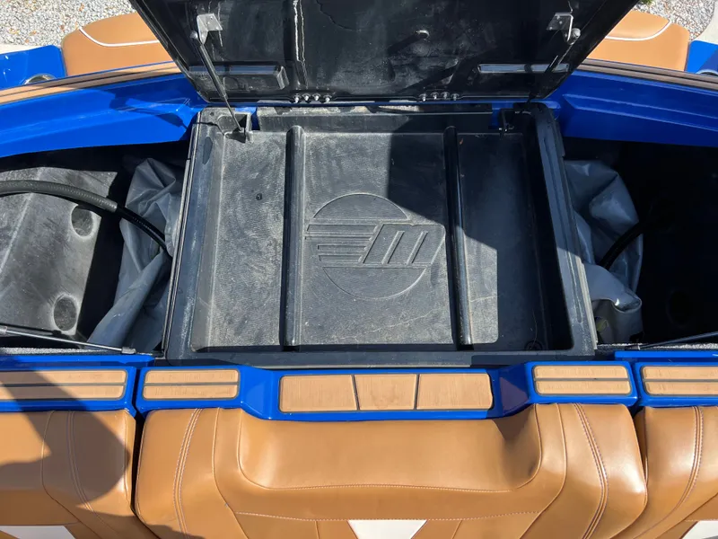 Slide: The Image of Malibu Wakesetter 23 LSV 2022 - 20