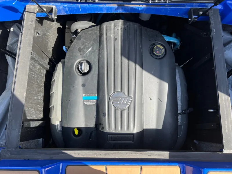 Slide: The Image of Malibu Wakesetter 23 LSV 2022 - 21