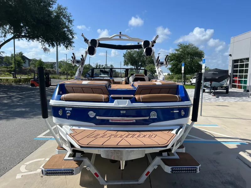 Slide: The Image of Malibu Wakesetter 23 LSV 2022 - 3