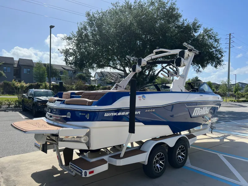Slide: The Image of Malibu Wakesetter 23 LSV 2022 - 4