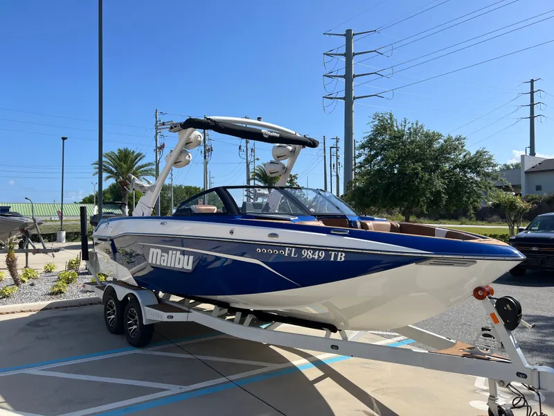 Slide: The Image of Malibu Wakesetter 23 LSV 2022 - 6