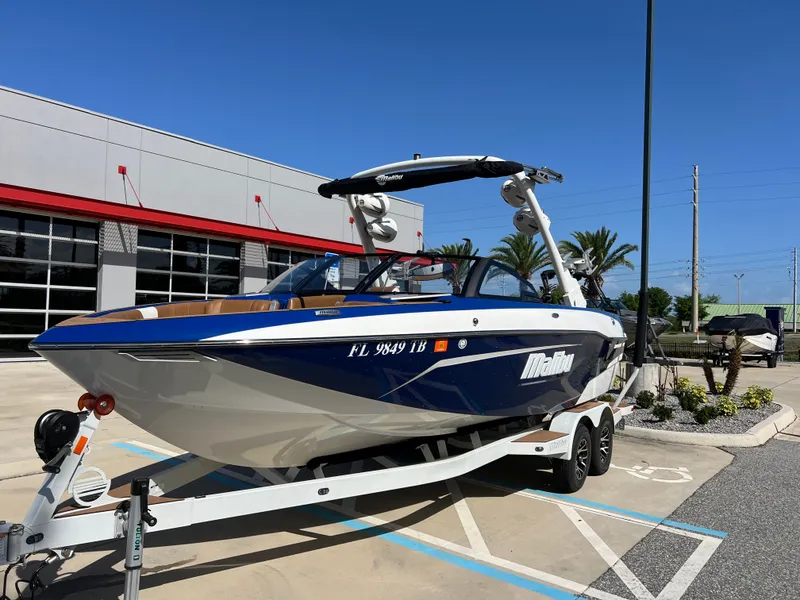 Slide: The Image of Malibu Wakesetter 23 LSV 2022 - 8