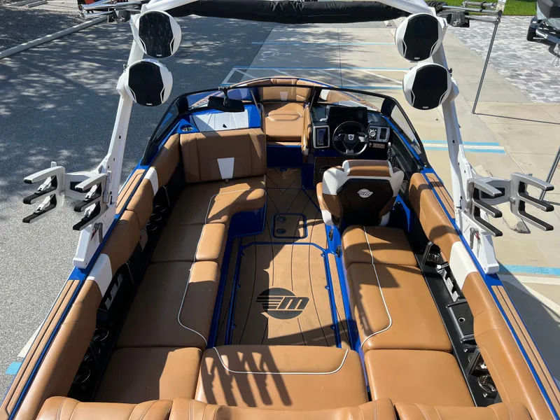 Slide: The Image of Malibu Wakesetter 23 LSV 2022 - 9