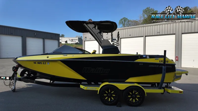 Slide: The Image of Malibu Wakesetter 23 LSV 2019 - 2