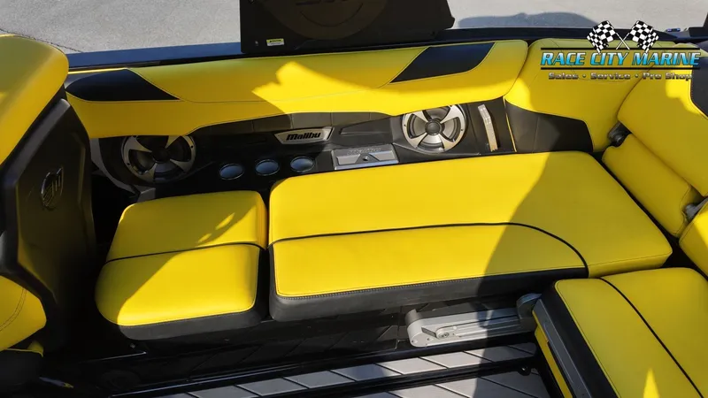 Slide: The Image of Malibu Wakesetter 23 LSV 2019 - 23