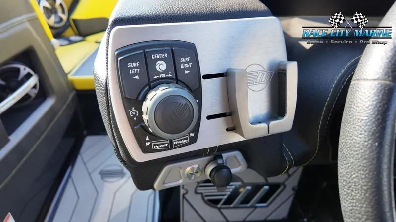 Slide: The Image of Malibu Wakesetter 23 LSV 2019 - 24