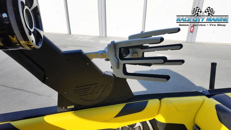 Slide: The Image of Malibu Wakesetter 23 LSV 2019 - 26