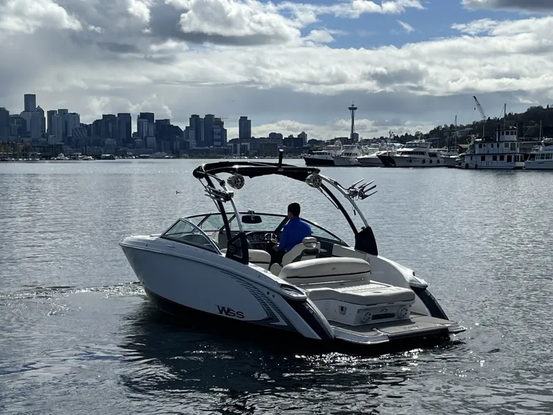 Slide: The Image of Cobalt R3 WSS Surf 2016 - 4