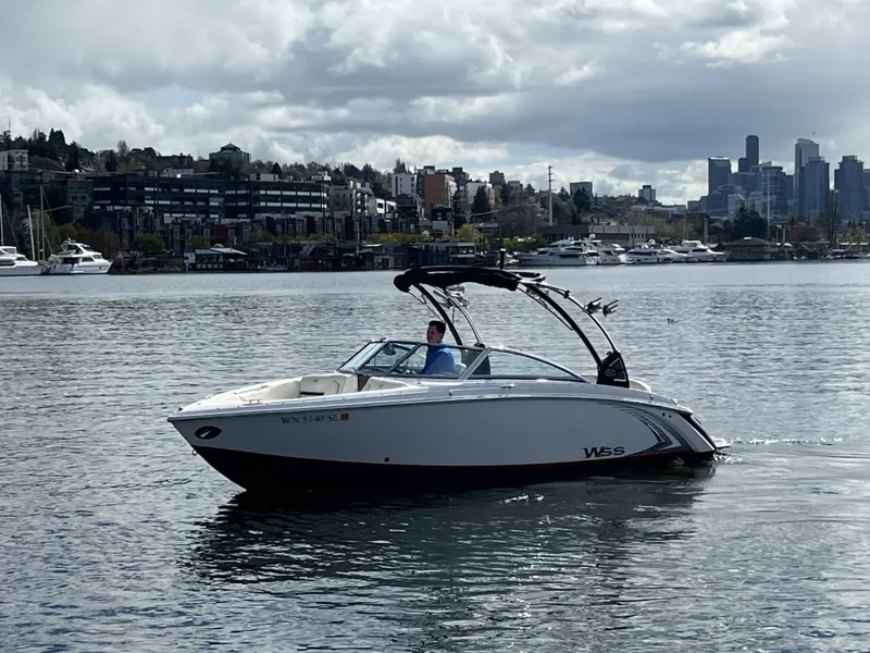 Slide: The Image of Cobalt R3 WSS Surf 2016 - 6