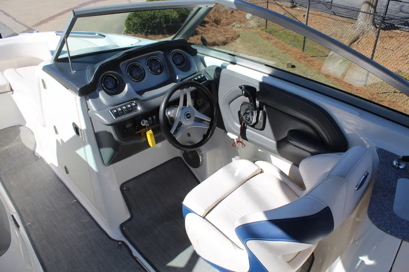 Slide: The Image of Chaparral 244 Sunesta 2017 - 9