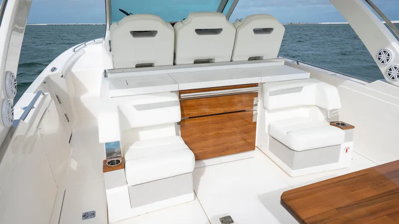 Slide: The Image of Tiara 38 LS 2024 - 60