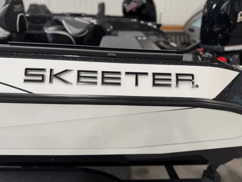 Slide: The Image of Skeeter WXR1910F 2026 - 33
