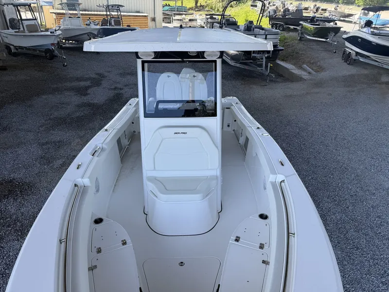 Slide: The Image of Sea Pro 242 DLX 2026 - 11