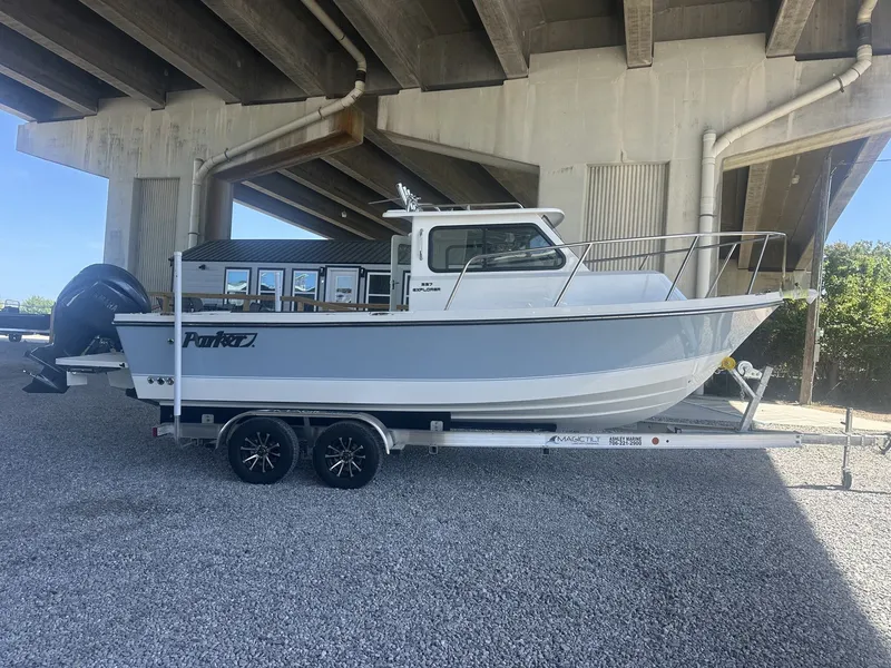 The Image of Parker Marine 227 Explorer WITH AC AND SEAKEEPER RIDE 2026 - 1