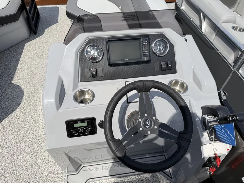 Slide: The Image of Veranda Vista View Series X22RC-TRITOON-150HP 2026 - 2