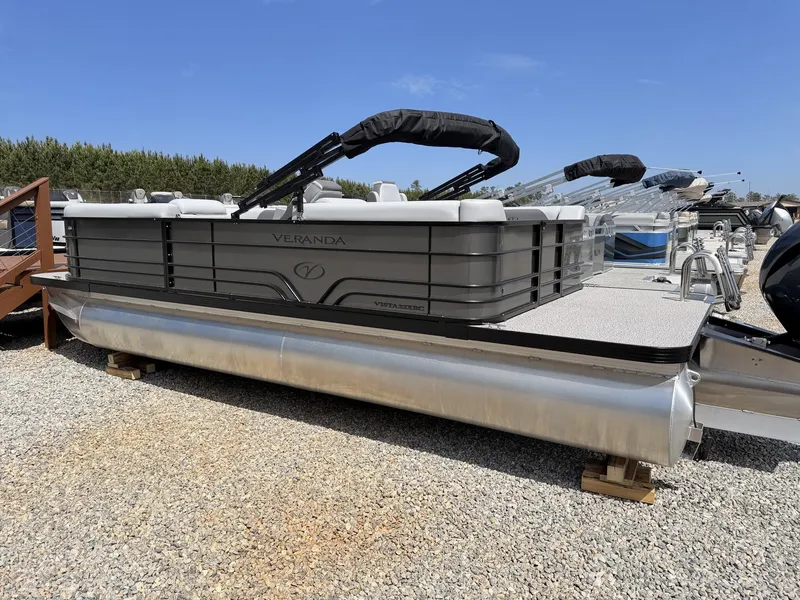 Slide: The Image of Veranda Vista View Series X22RC-TRITOON-150HP 2026 - 4