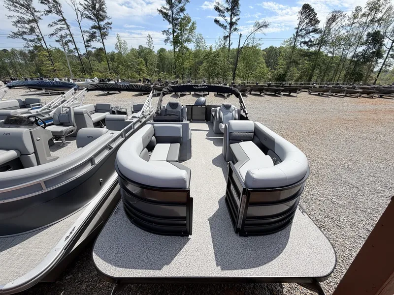 Slide: The Image of Veranda Vista View Series X22RC-TRITOON-150HP 2026 - 3