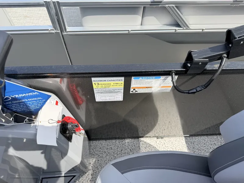 Slide: The Image of Veranda Vista View Series X22RC-TRITOON-150HP 2026 - 7