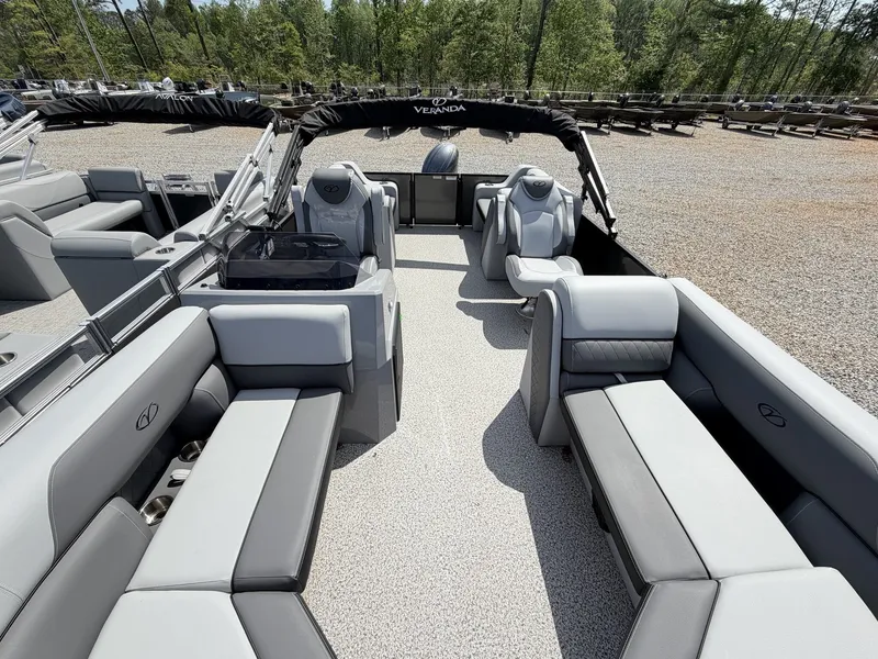 Slide: The Image of Veranda Vista View Series X22RC-TRITOON-150HP 2026 - 6