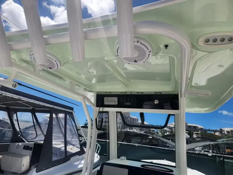 Slide: The Image of Sea Hunt 265 ultra 2025 - 10