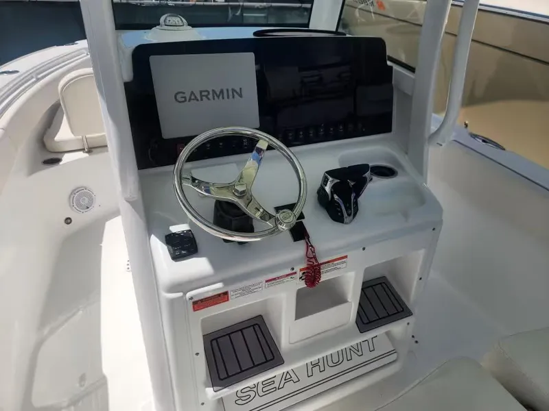 Slide: The Image of Sea Hunt 265 ultra 2025 - 13