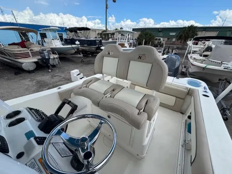 Slide: The Image of NauticStar 25 XS 2016 - 8