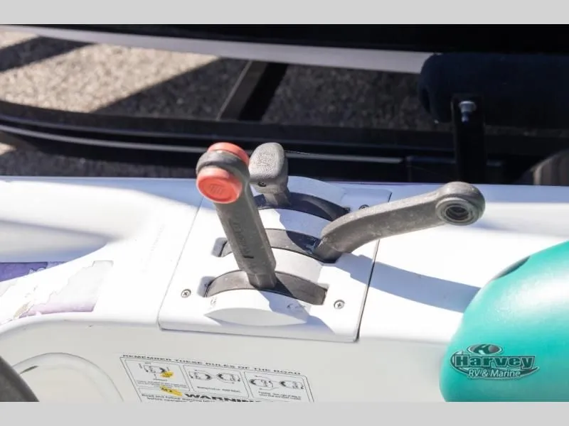 Slide: The Image of Sea-Doo Challenger 1996 - 16