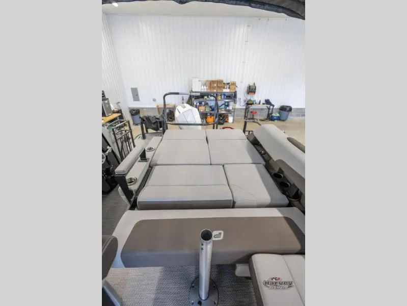 Slide: The Image of Vogue Performance 25 RL 2026 - 24