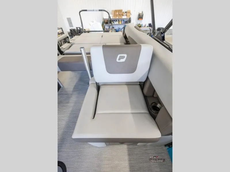 Slide: The Image of Vogue Performance 25 RL 2026 - 30