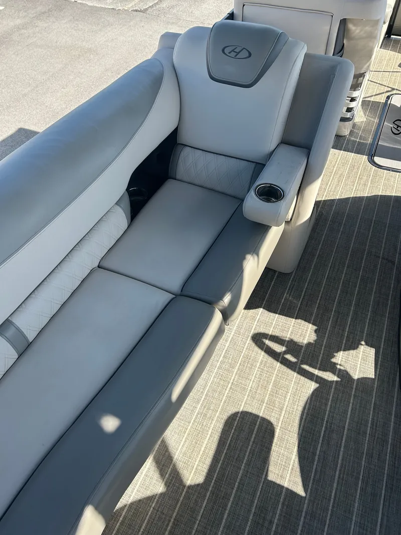 Slide: The Image of Harris Grand Mariner 250 2019 - 10