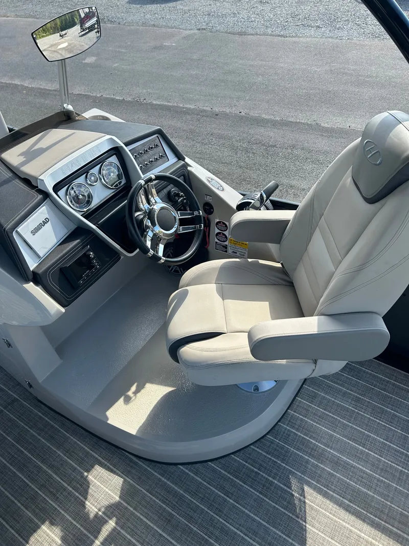 Slide: The Image of Harris Grand Mariner 250 2019 - 11