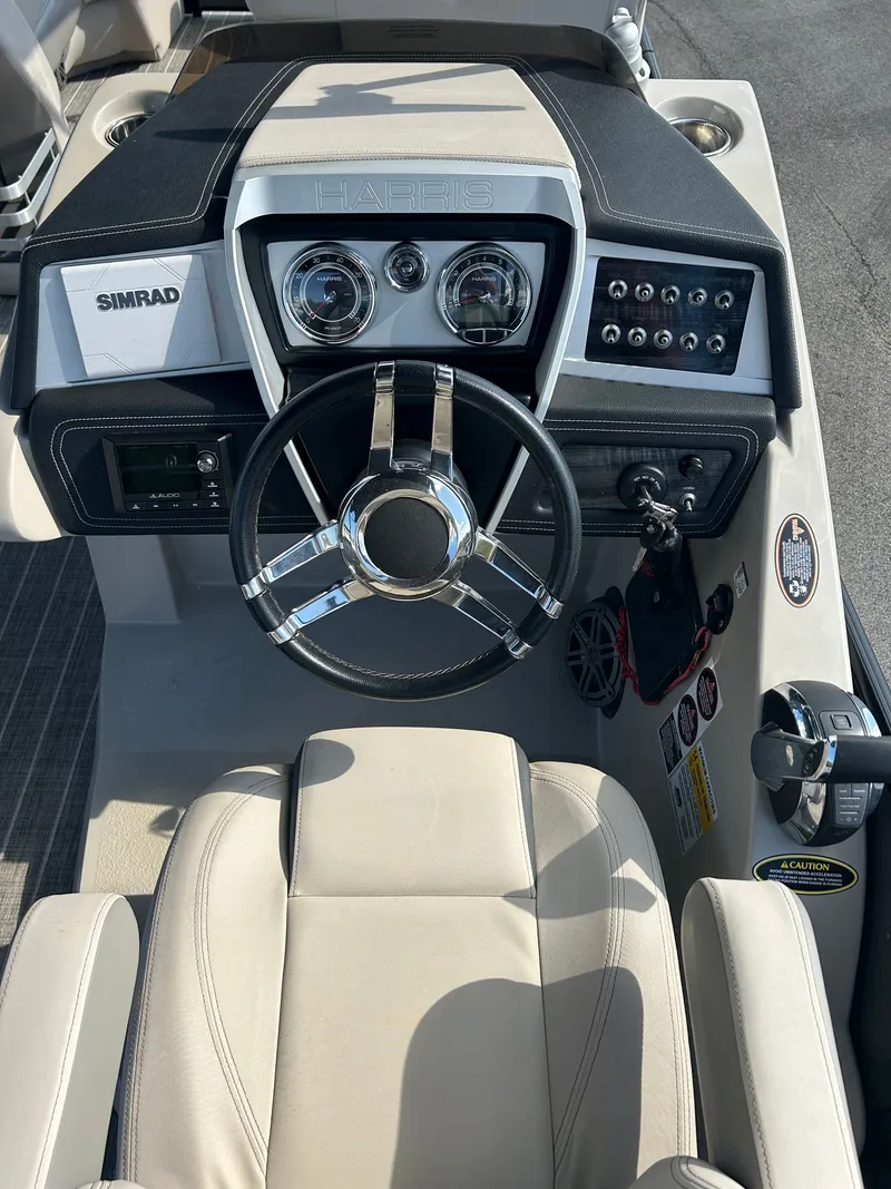 Slide: The Image of Harris Grand Mariner 250 2019 - 12