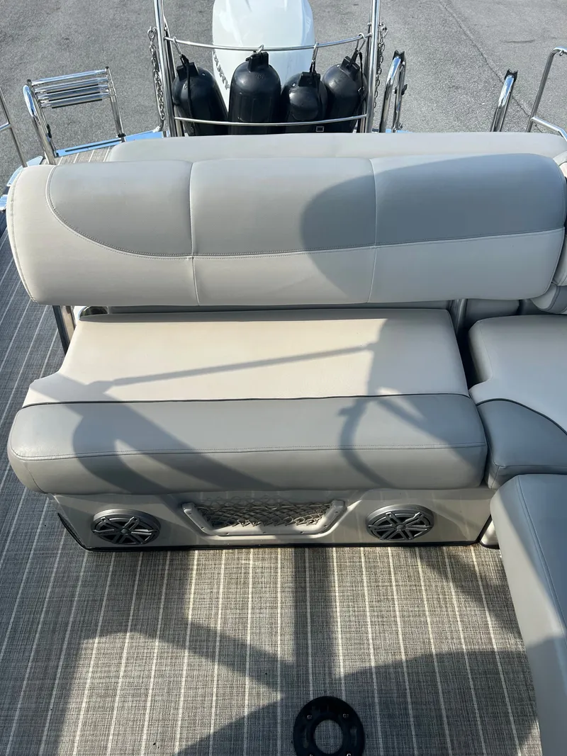 Slide: The Image of Harris Grand Mariner 250 2019 - 13