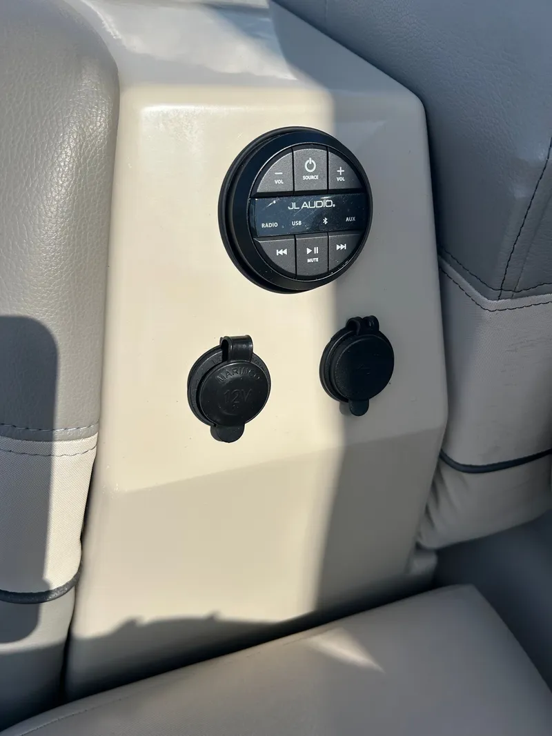 Slide: The Image of Harris Grand Mariner 250 2019 - 15