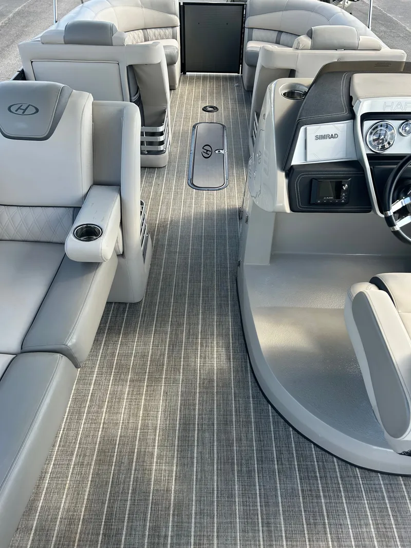 Slide: The Image of Harris Grand Mariner 250 2019 - 18