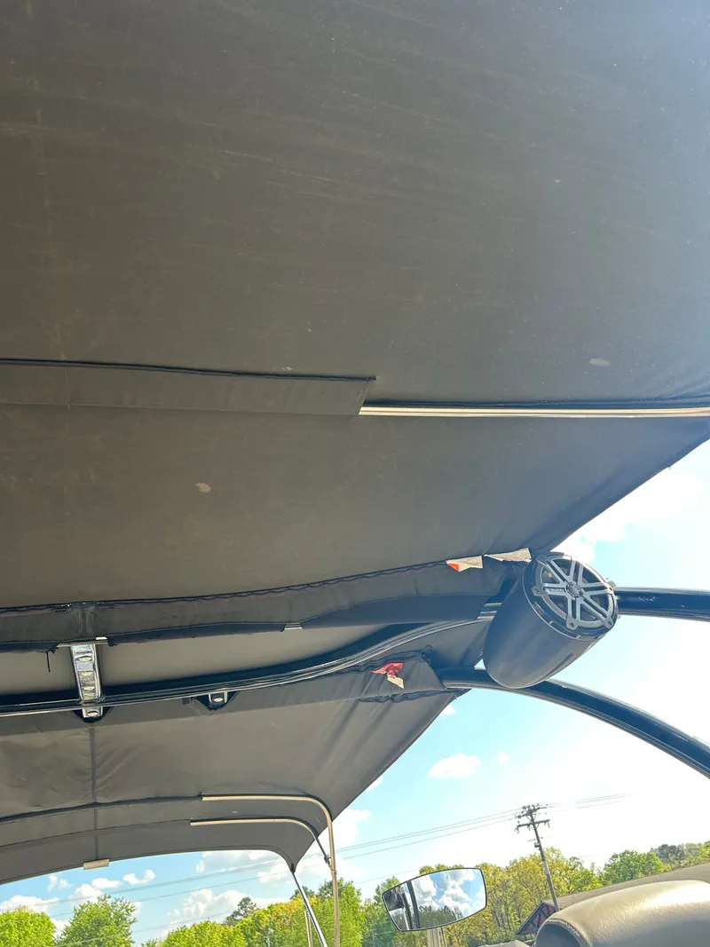 Slide: The Image of Harris Grand Mariner 250 2019 - 20