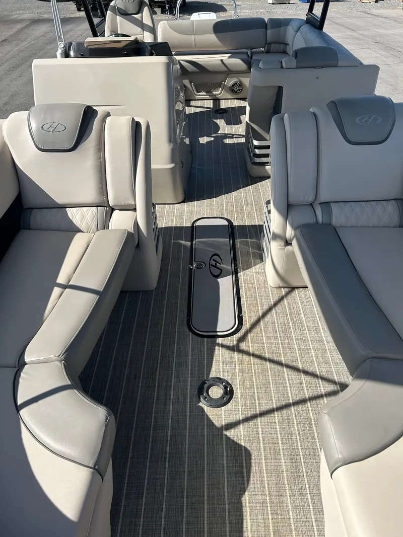 Slide: The Image of Harris Grand Mariner 250 2019 - 5