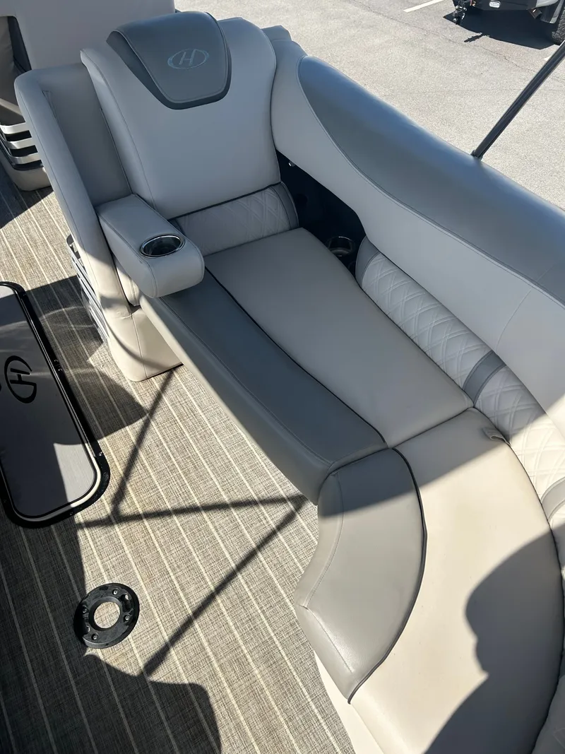 Slide: The Image of Harris Grand Mariner 250 2019 - 8