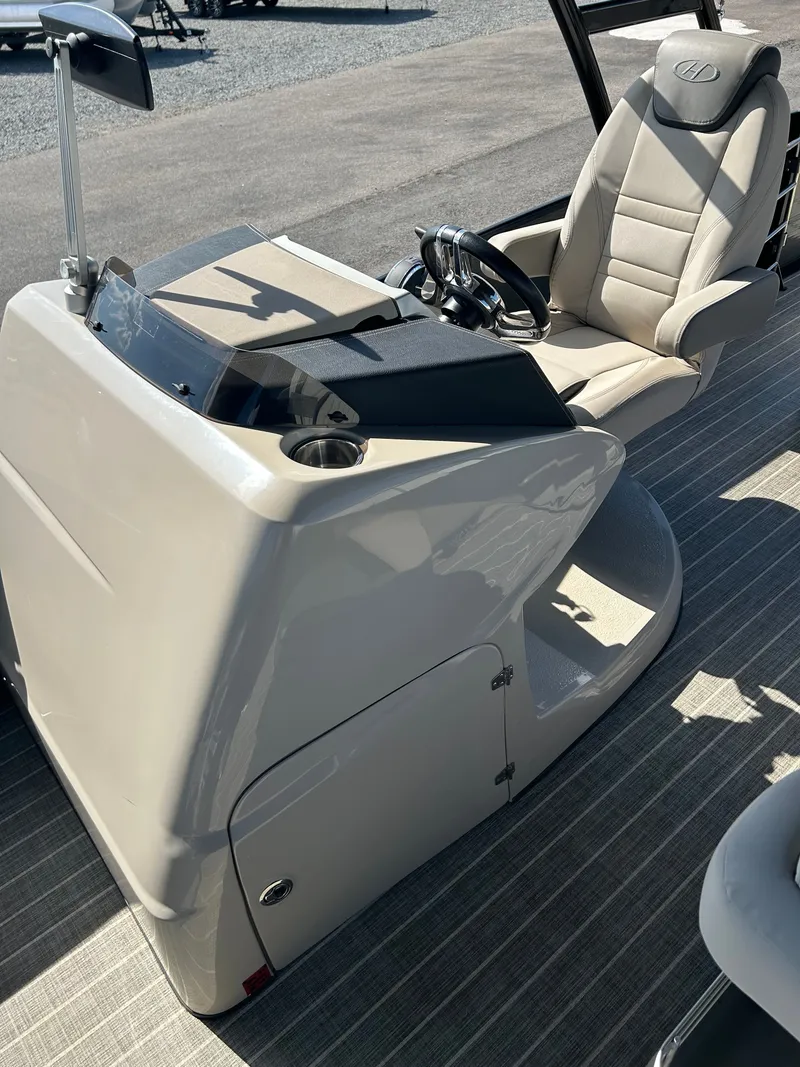 Slide: The Image of Harris Grand Mariner 250 2019 - 9